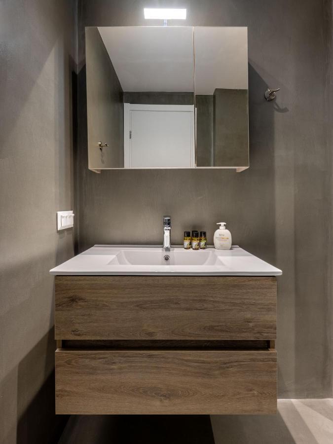 Christiana'S Lovely Apartment In Psyri, Athens Luaran gambar