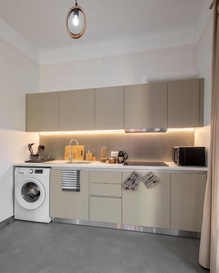 Christiana'S Lovely Apartment In Psyri, Athens Luaran gambar